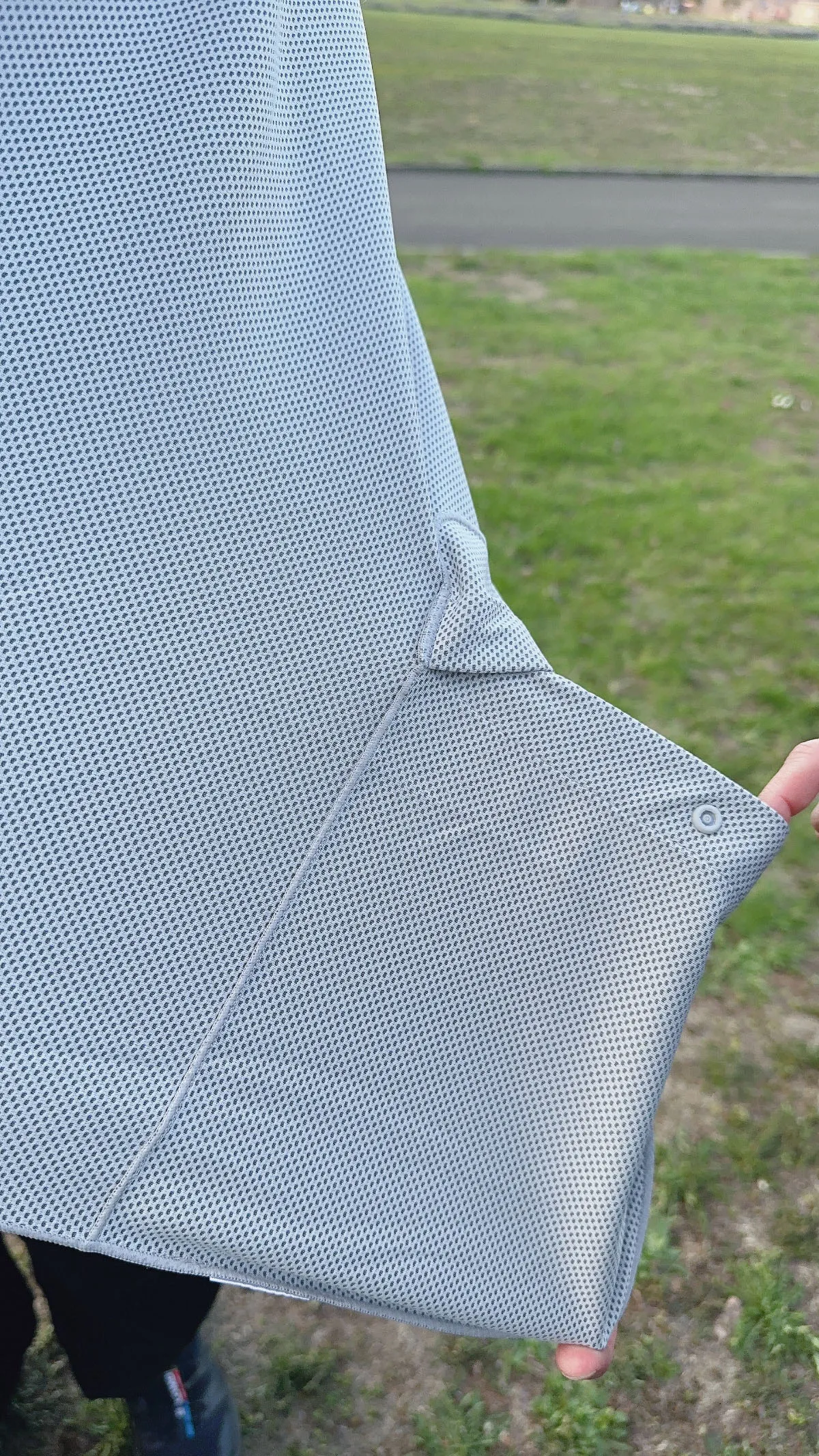 シックスパッド 冷感フードポンチョのポケット部分