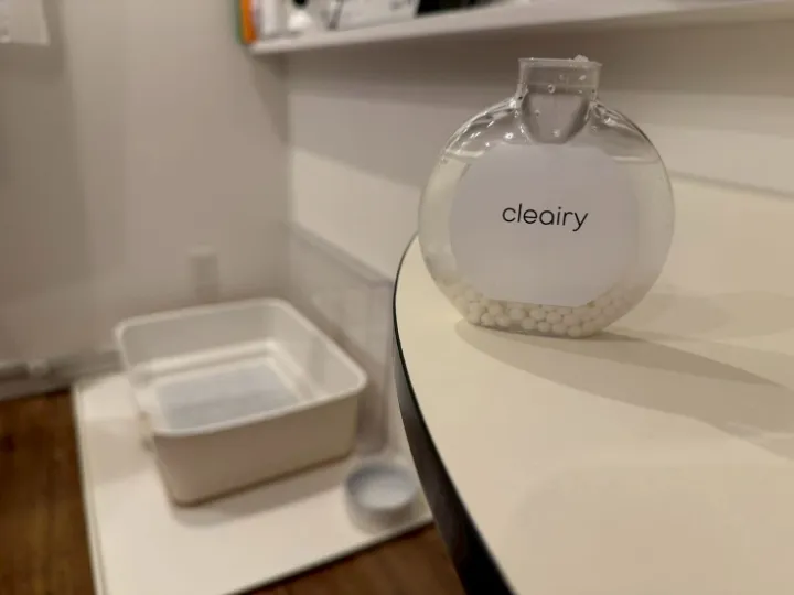クレアリーをペットのそばに設置した様子