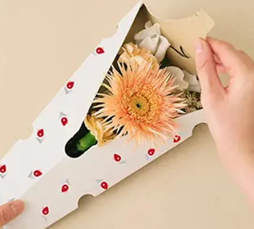 花専用のボックスでポストへ投函され、不在でも受取可能