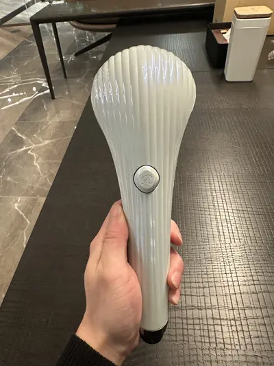 リファファインバブルU＋（握った状態の正面）