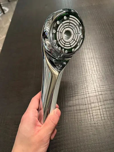 リファファインバブルU＋（握った状態の背面）